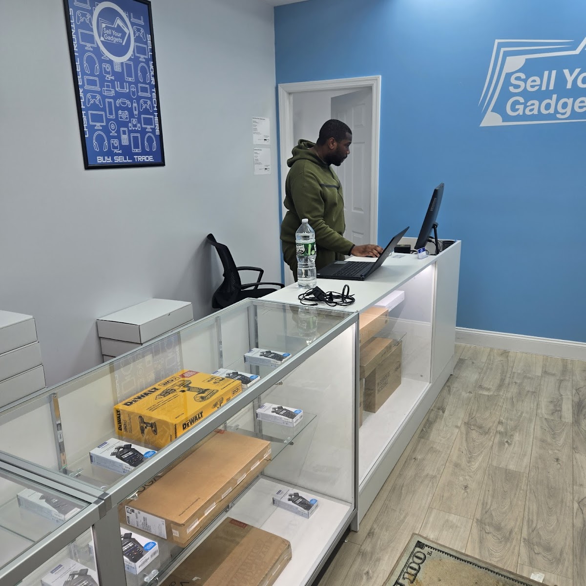 Sell Your Gadgets storefront in Astoria, NY, interior