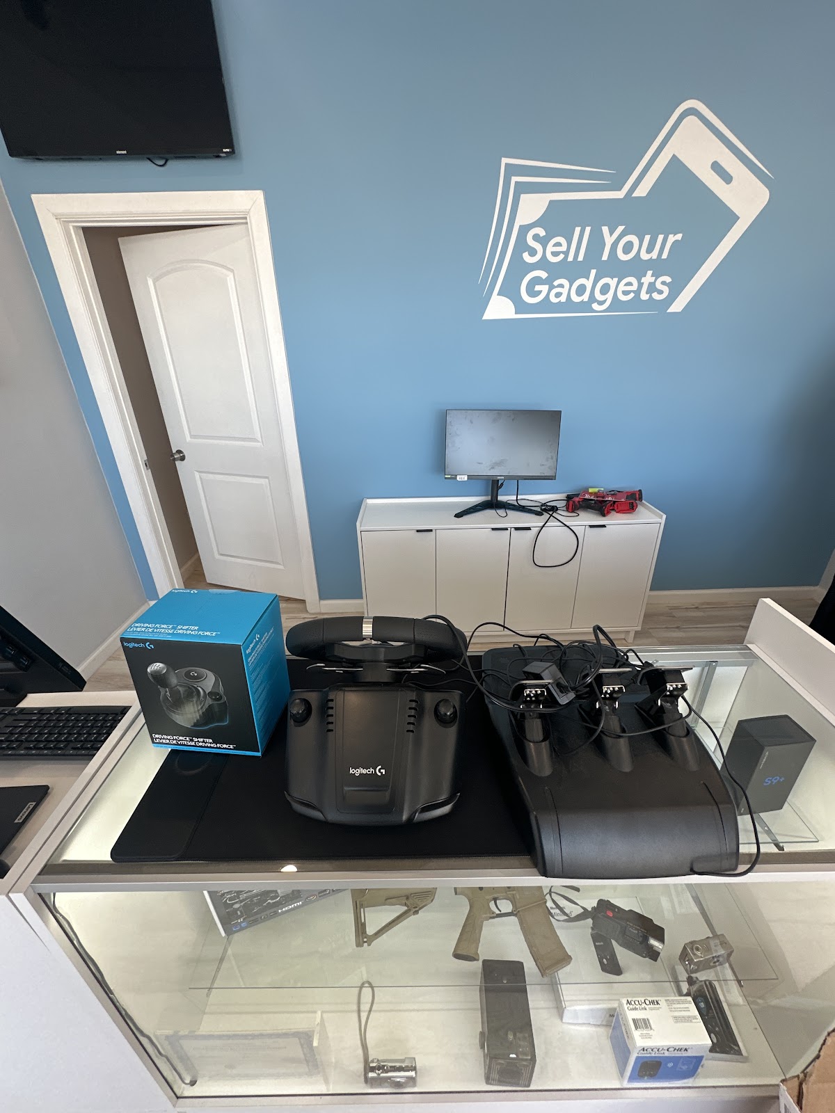 Sell Your Gadgets storefront in East Meadow, NY, interior