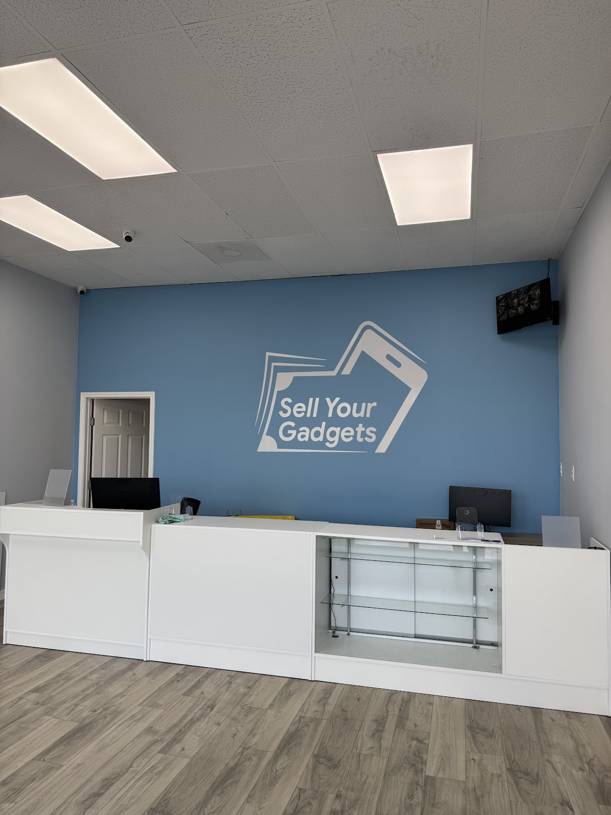 Sell Your Gadgets storefront in Houston, TX, interior