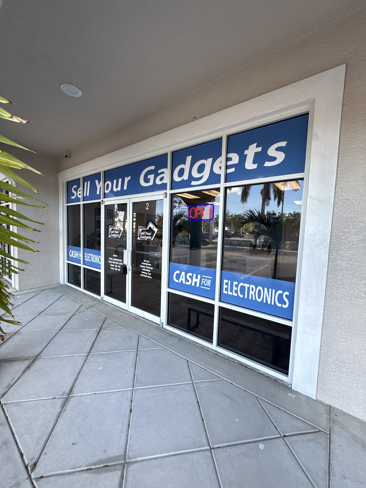 Storefront of SellYourGadgets in Naples, FL