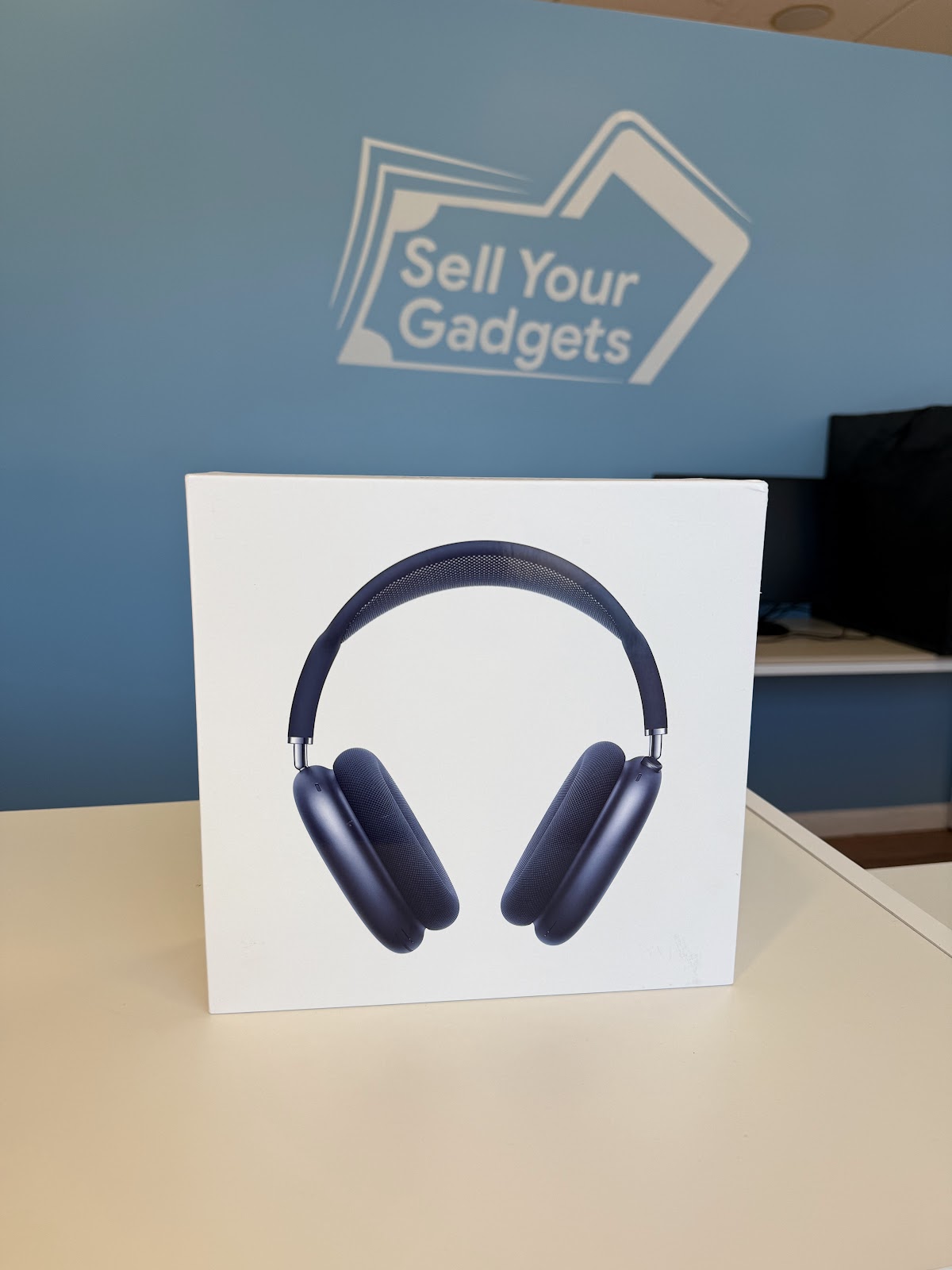 Sell Your Gadgets storefront in North Plainfield, NJ, interior