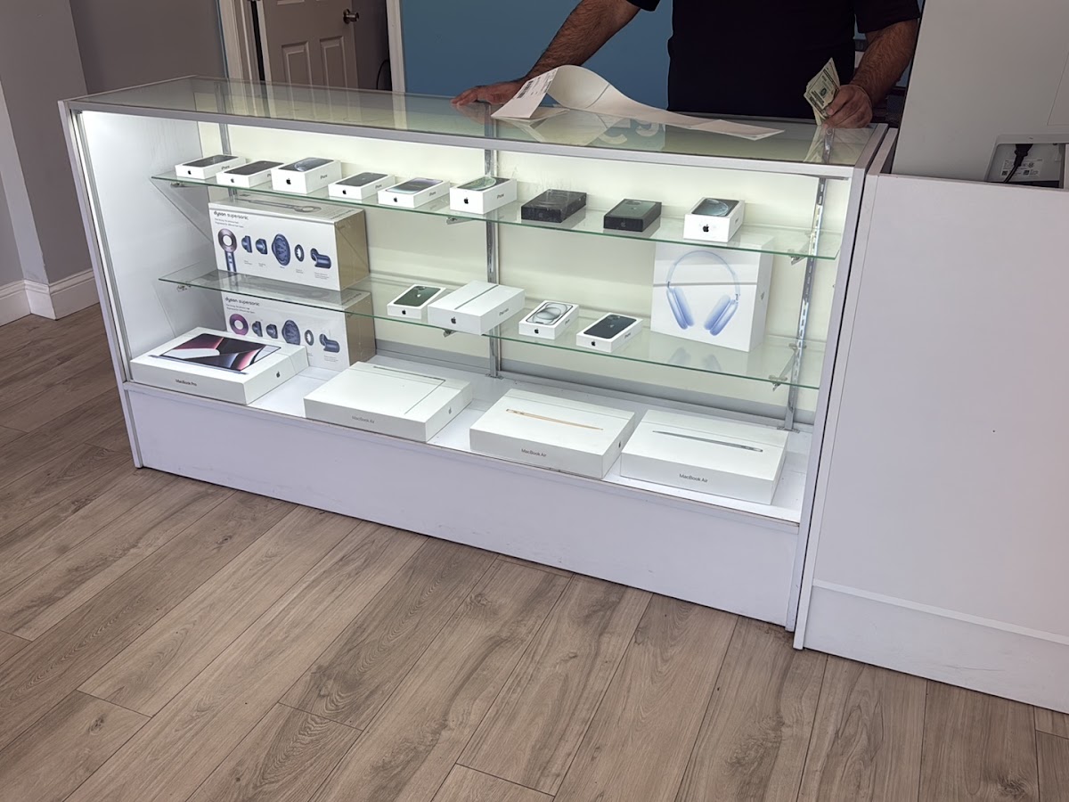 Sell Your Gadgets storefront in Brooklyn, NY, interior