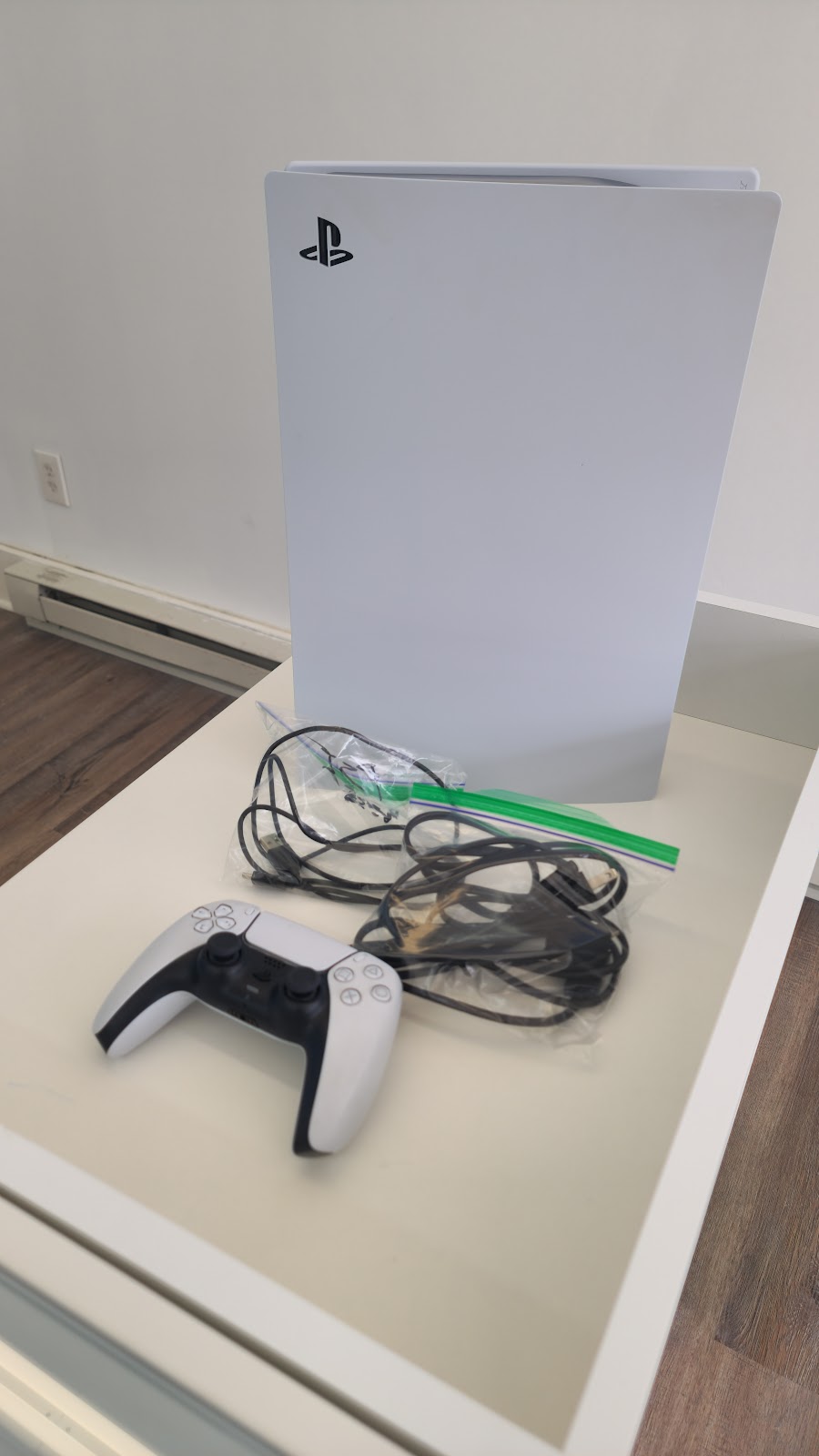 Sell Your Gadgets storefront in Oaklyn, NJ, interior
