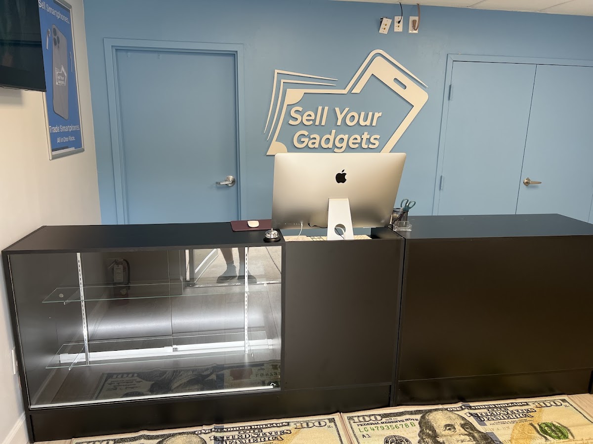 Sell Your Gadgets storefront in SoDo, FL, interior