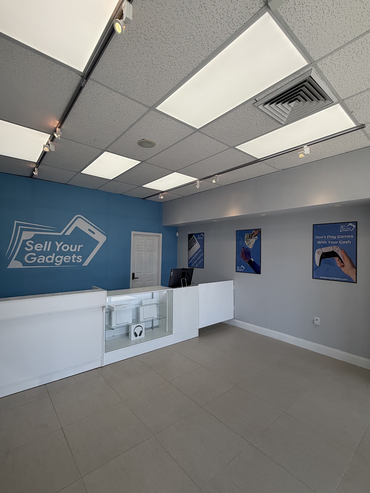 Sell Your Gadgets storefront in Virginia Beach, VA, interior